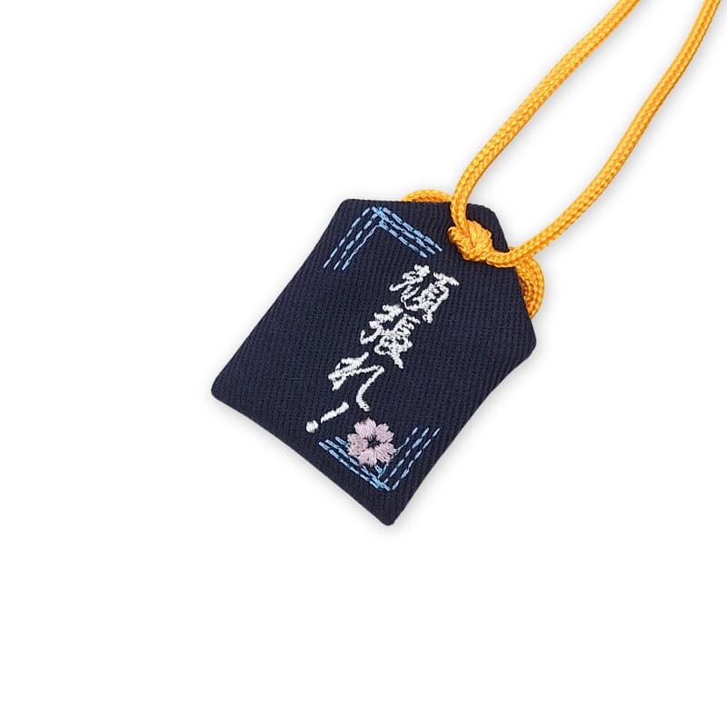 Czarny amulet Omamori zapewniający sukces w nauce