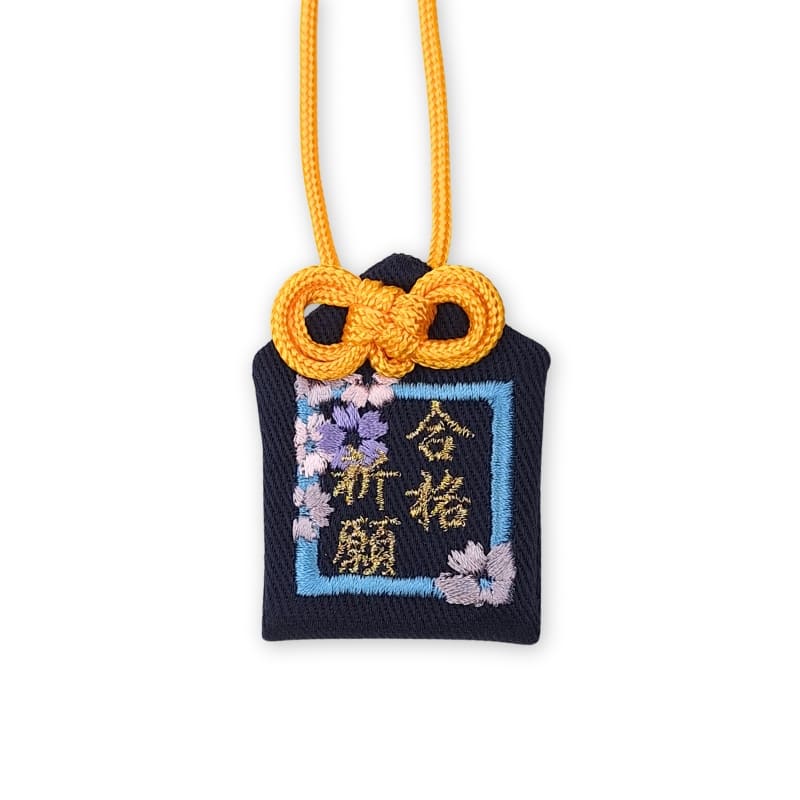 Czarny amulet Omamori zapewniający sukces w nauce