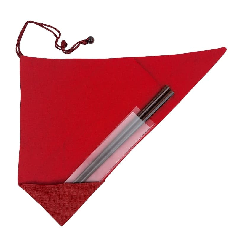 Czerwone etui na japońskie pałeczki