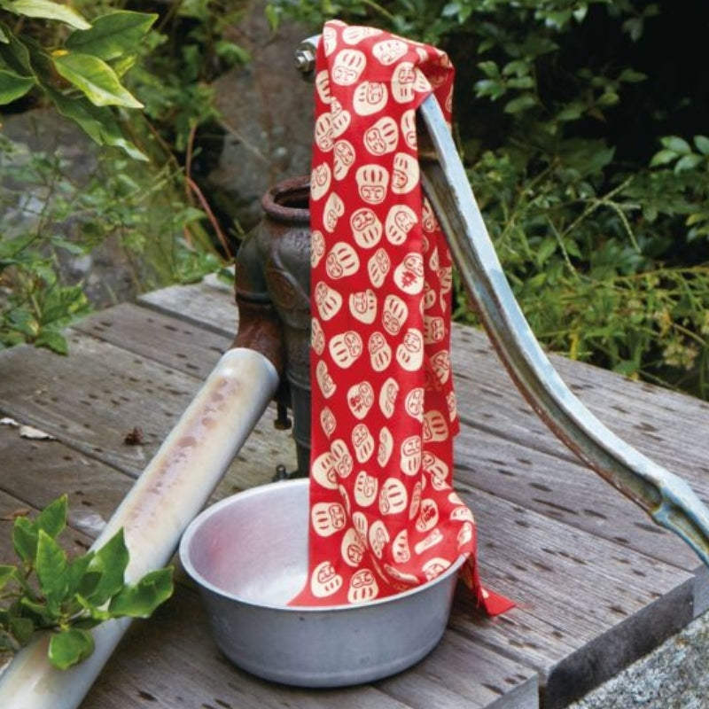 Daruma z nadrukiem Tenugui