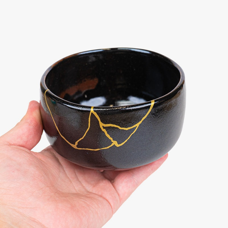 Japońska czarna miska do matchy Kintsugi