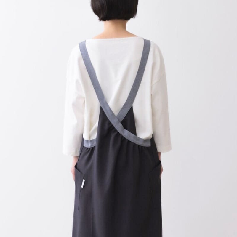 Japoński fartuch z długim krzyżem na plecach