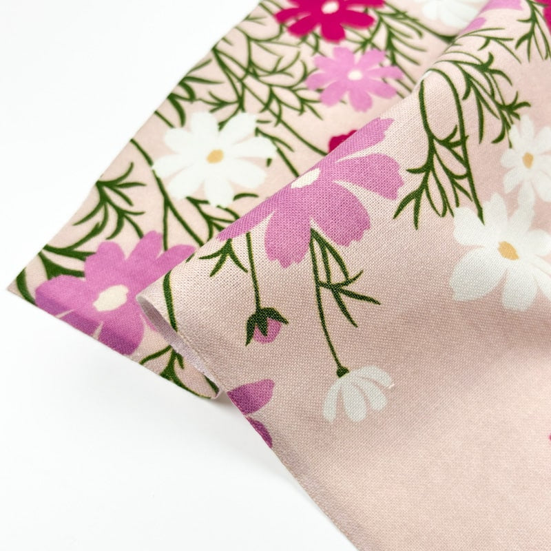 Japoński kot Tenugui i kwiaty