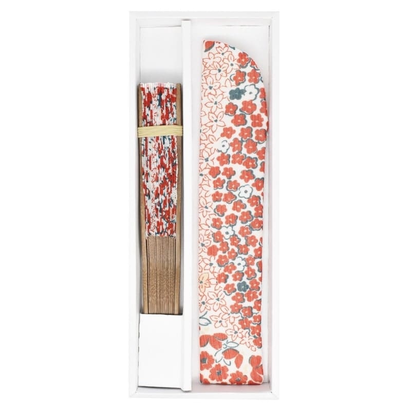 Japoński wachlarz i woreczek z czerwonym kwiatem