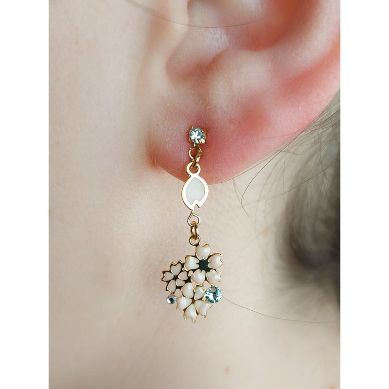 Japońskie kolczyki koty