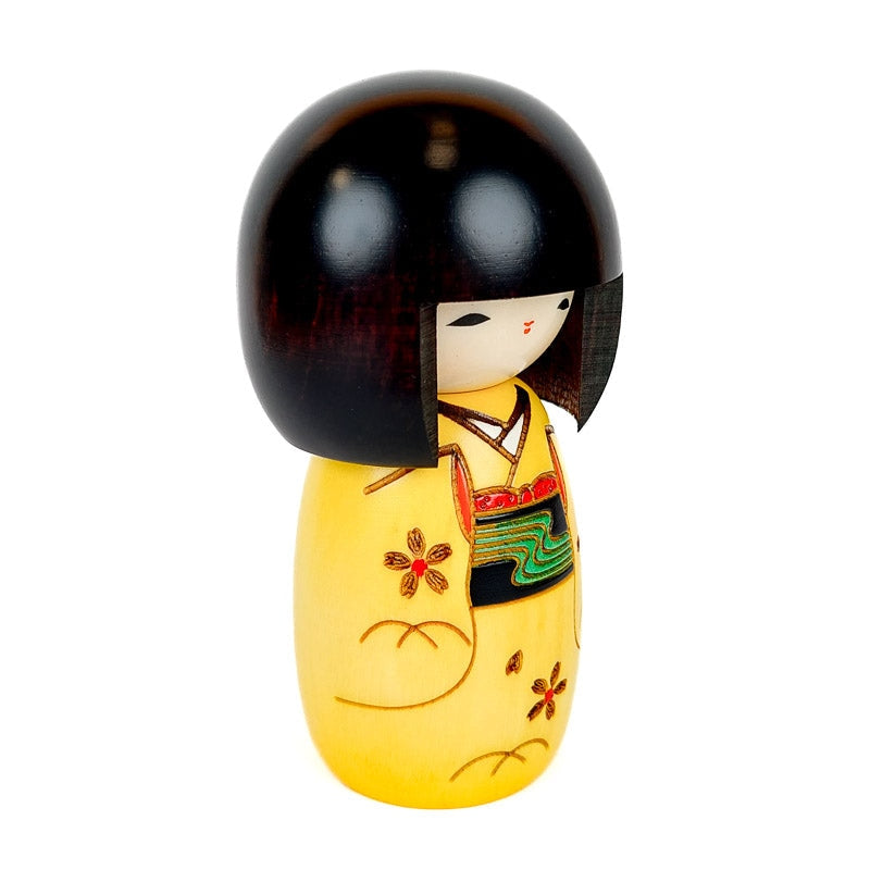 Żółta lalka Kokeshi