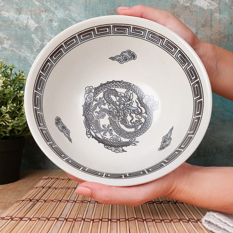 Biała japońska miska ramen