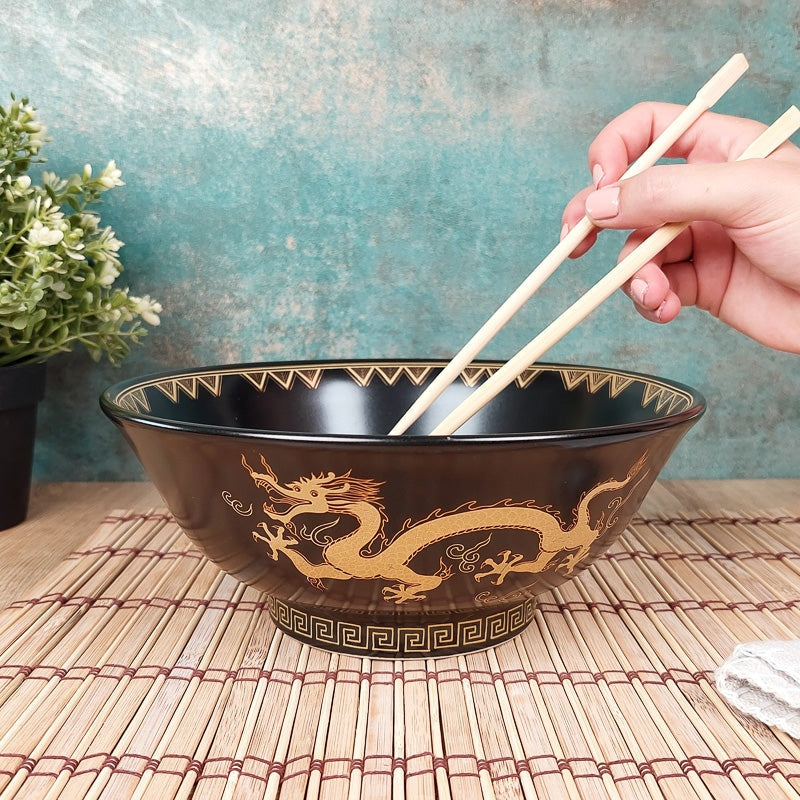 Czarna japońska miska ramen