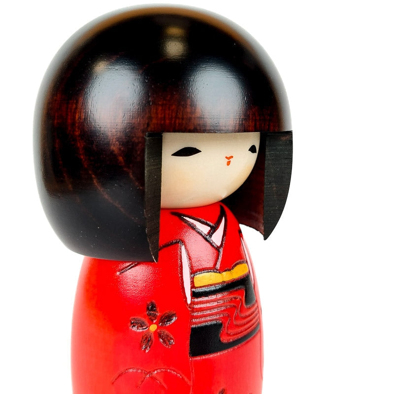 Czerwona lalka Kokeshi