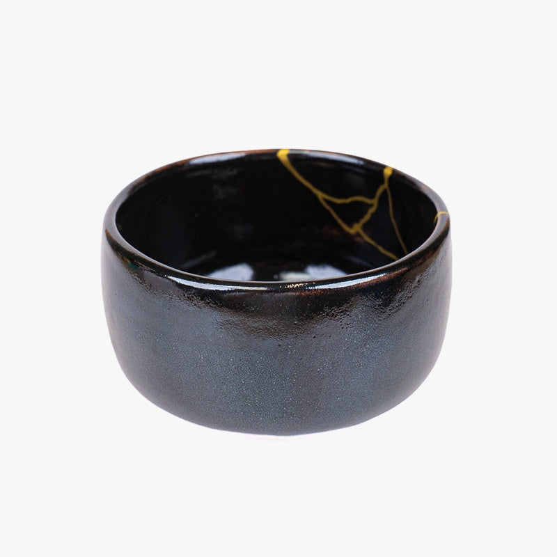 Japońska czarna miska do matchy Kintsugi