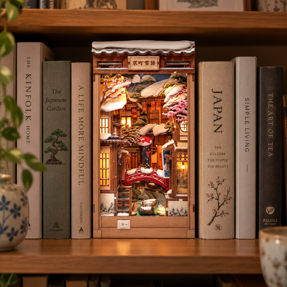 Japoński Book Nook Kyoto Snow Whisper
