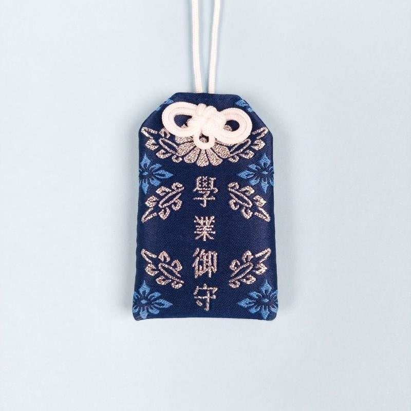 Omamori Bleu Sukces akademicki