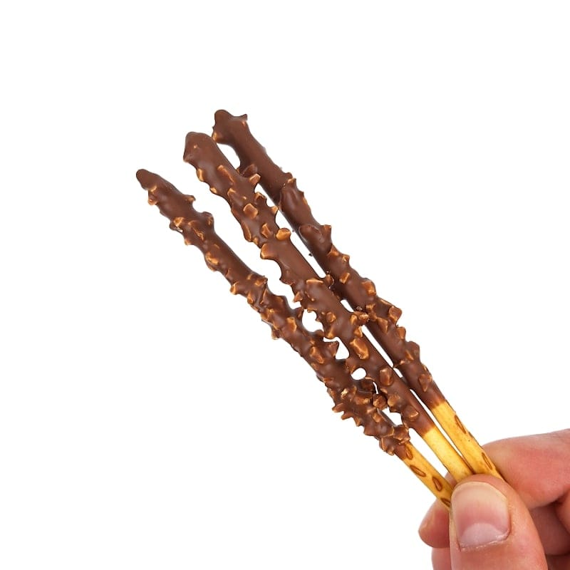 Pocky czekoladowe z migdałowymi kawałkami