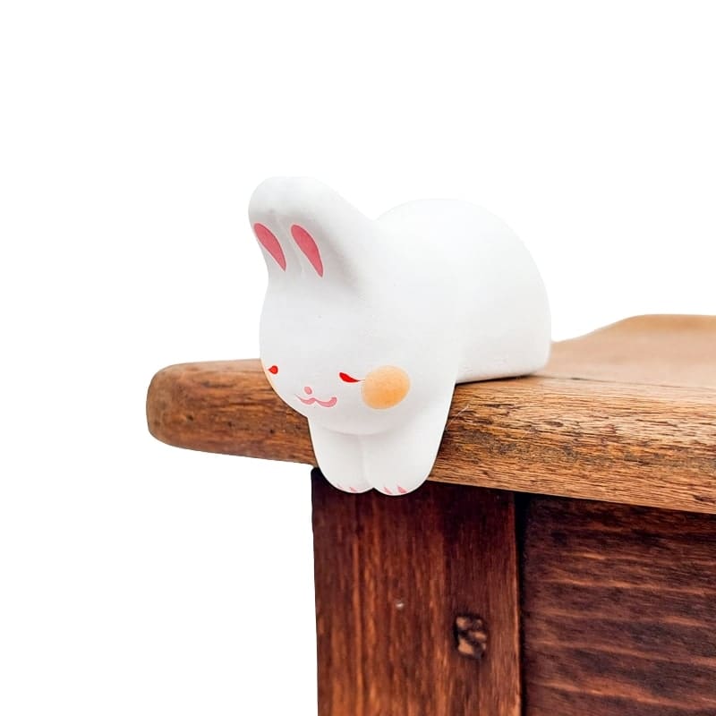 Przygnębiona figurka królika Usagi