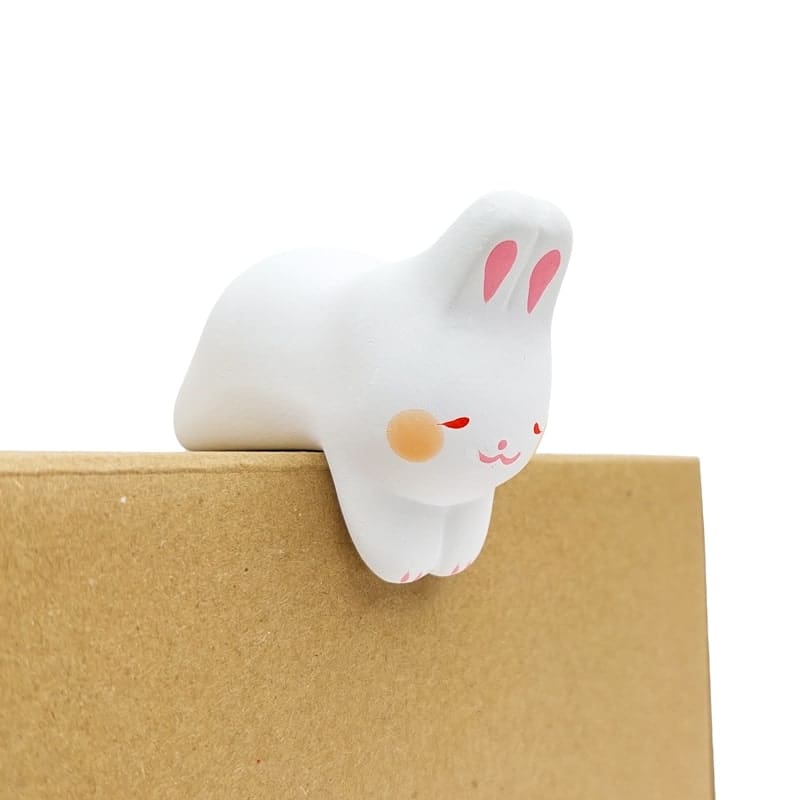 Przygnębiona figurka królika Usagi