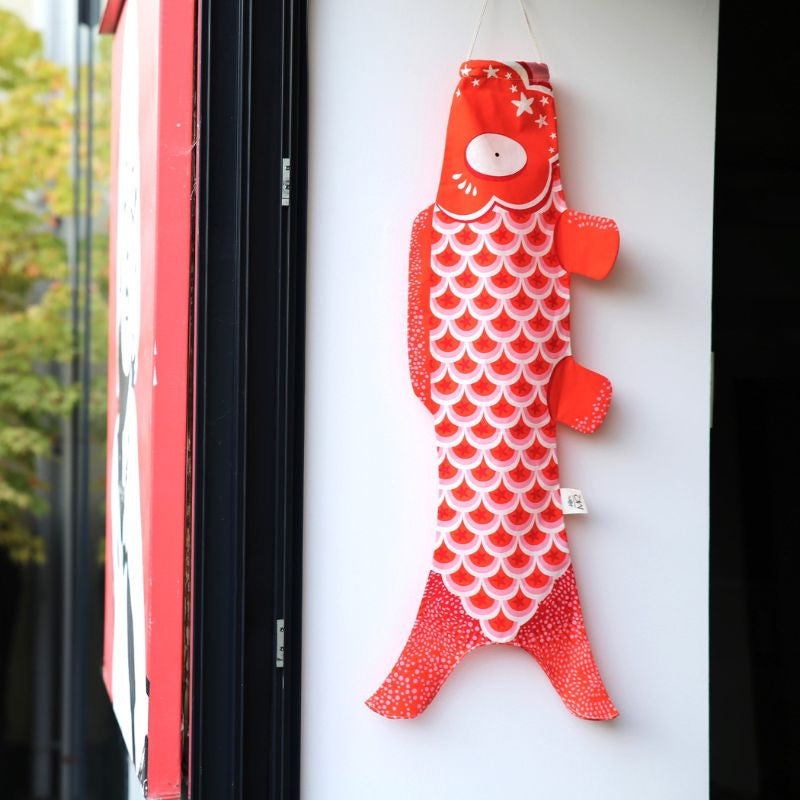 Tradycyjne czerwone Koinobori 70 cm