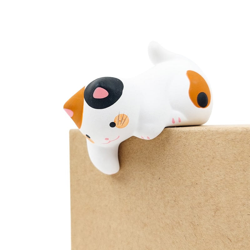 Zabawkowa figurka kota Neko